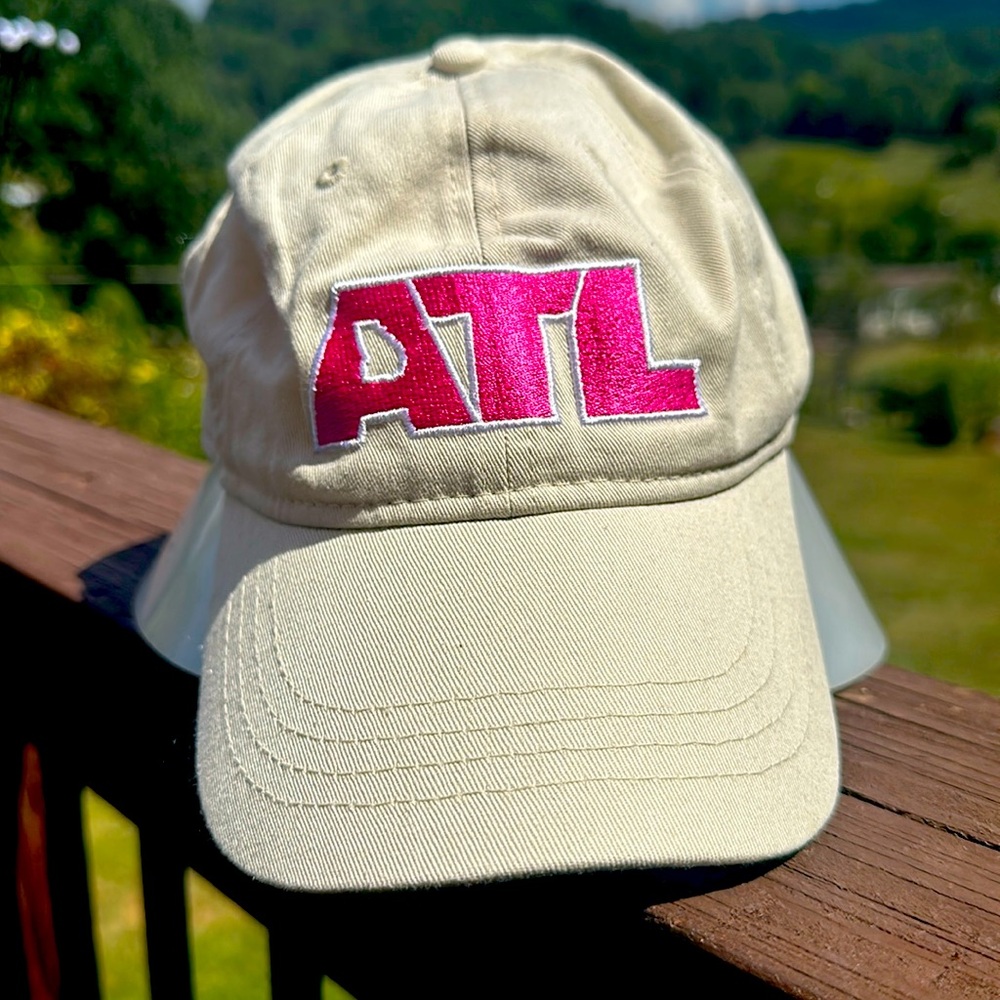 💕Cute ATL Woman’s Ball Cap. Cream with Pink and white trim stitching. NWOT